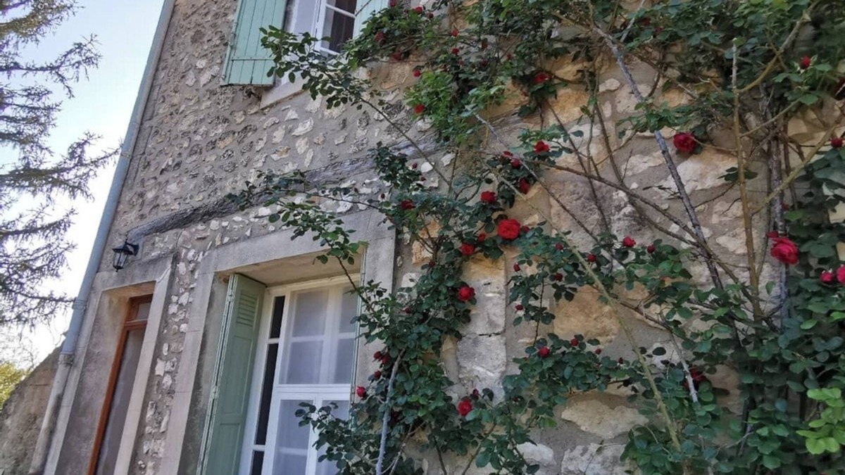 Orgon House | Holiday Home 'Mas Férigoulet' with Private Terrace, Wi-Fi and Air Conditioning