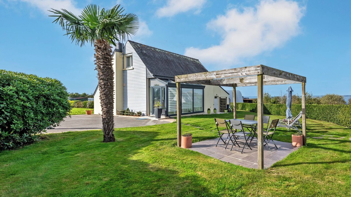 Camaret-sur-Mer House | Holiday Home "Meublé de Tourisme Acanthe" with Sea View, Private Terrace & Wi-Fi