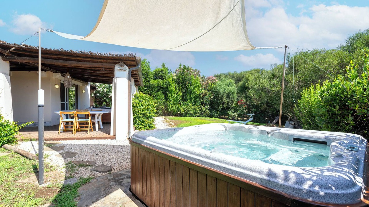 Punta De Su Turrione House | Holiday Home 'Medit' with Private Terrace, Wi-Fi and Air Conditioning
