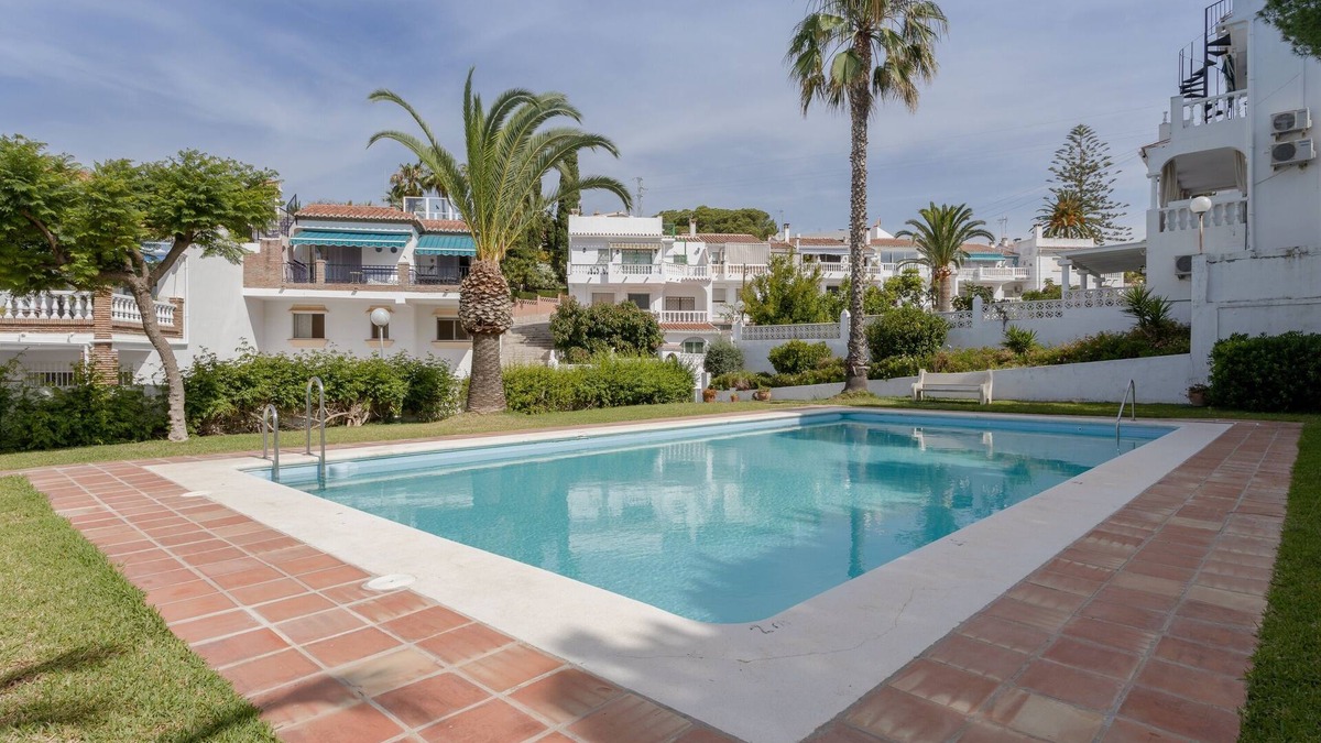 Caleta de Velez House | Holiday Home "Mi Casa" with Wi-Fi, Garden, Terrace & Shared Pool