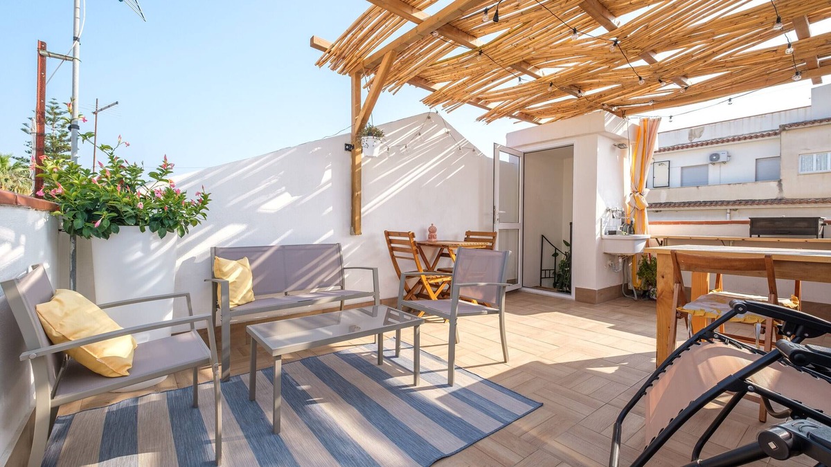 Spadafora House | Holiday Home 'Mira' accomodation with a terrace.