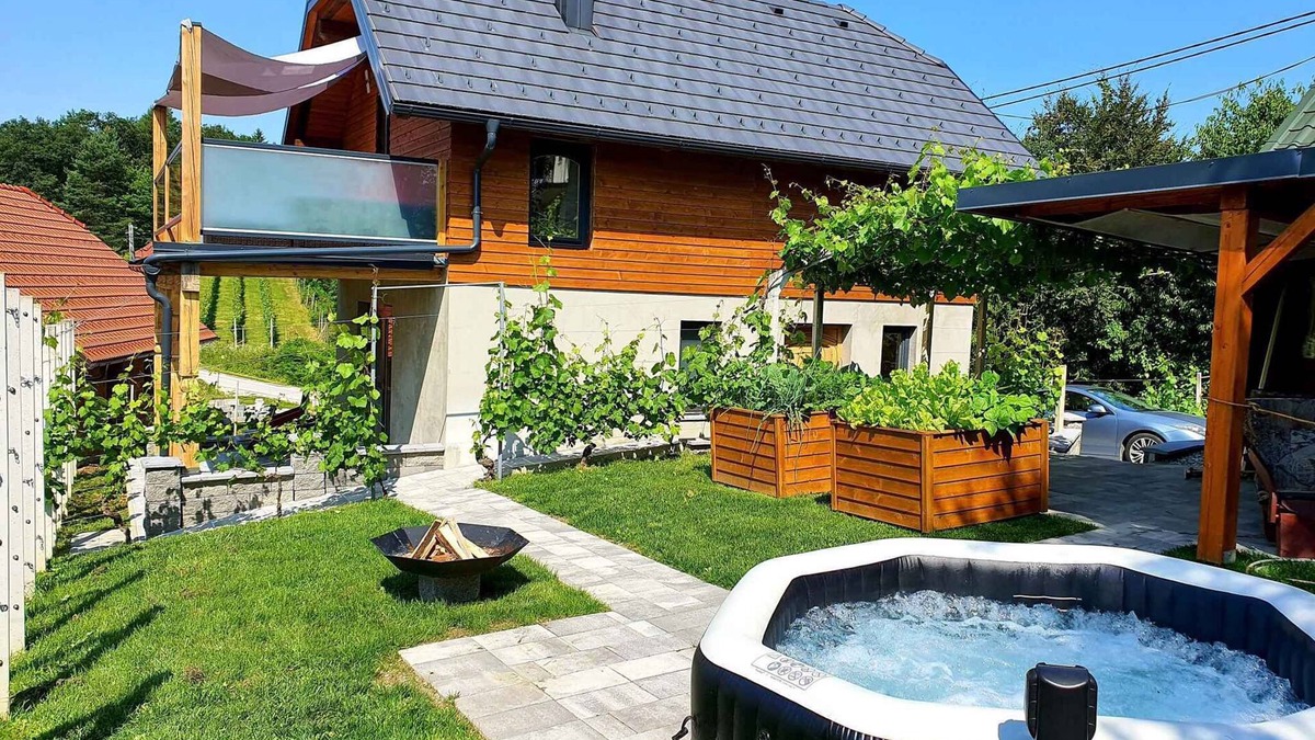 Trebnje House | Holiday home mit Klimaanlage und Whirlpool