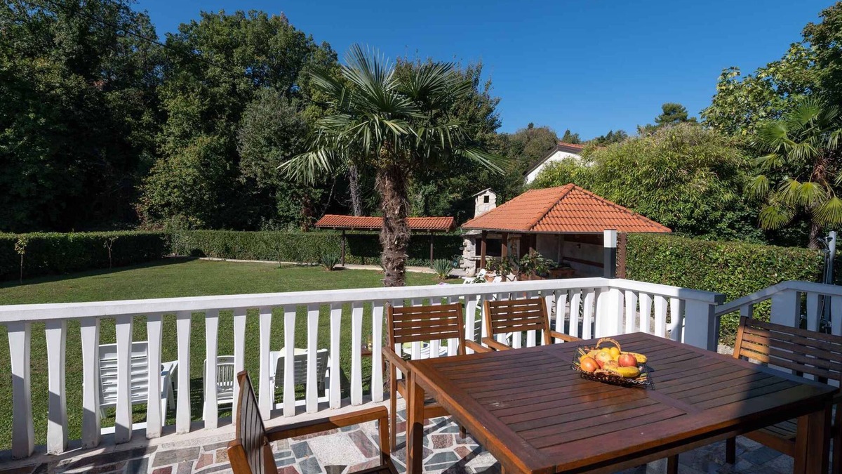Opric House | Holiday home mit Klimaanlage und Garten