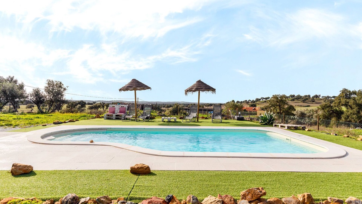Santiago do Escoural House | Holiday Home 'Monte Da Masmorra De Baixo - Louro' with Shared Pool, Shared Garden and Wi-Fi