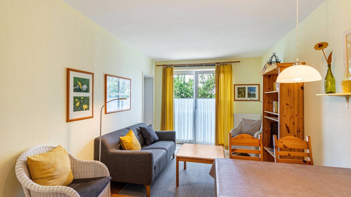 Meschendorf Apartment | Holiday home 'Möve ABA Apartment 11' with shared garden and WLAN