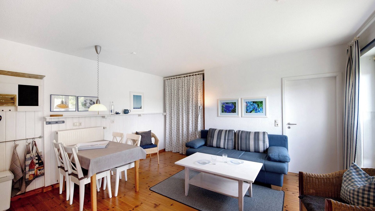 Meschendorf House | Holiday Home 'Möve Aba Bungalow 68' with Private Terrace, Shared Garden and Wi-Fi