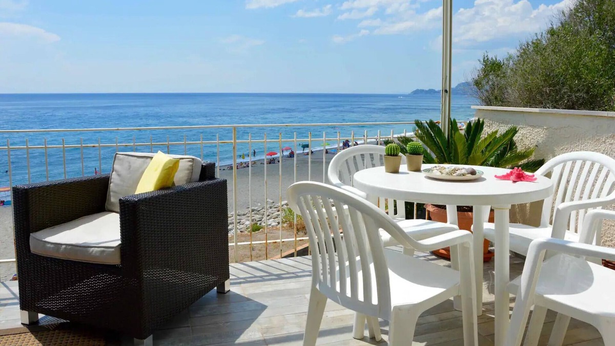 Forza d'Agro House | Holiday Home "Movida Sea" with Sea View, Balcony & Wi-Fi