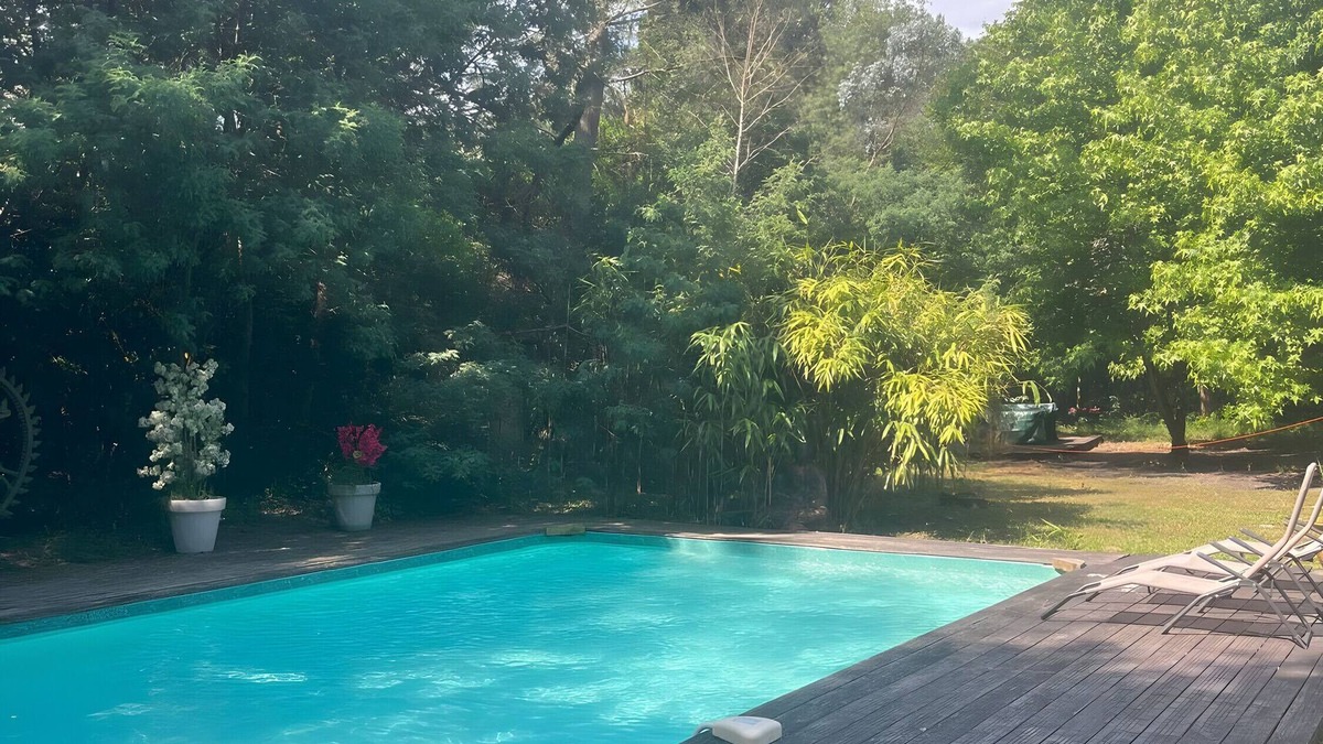 Merignac House | Holiday Home 'Namasté' with Private Pool, Private Terrace and Wi-Fi
