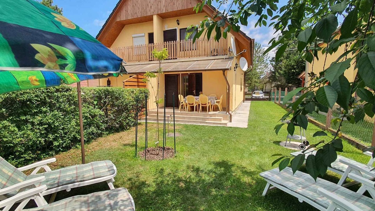 Balatonfenyves House | Holiday home near the beach