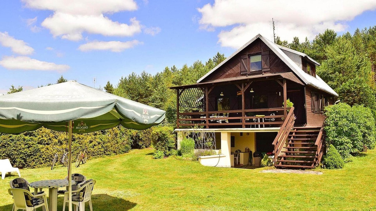 Sierakowice House | Holiday Home near Gowidlinskie Lake
