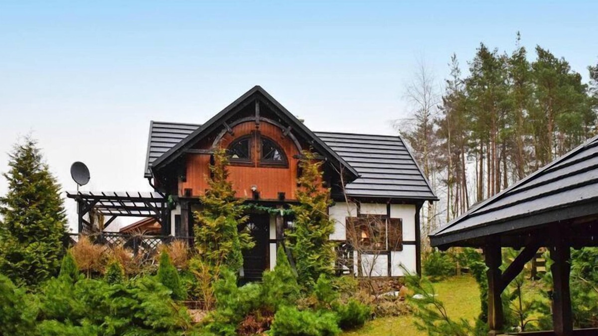 Sikorzyno House | Holiday Home near Lake Dabrowskie