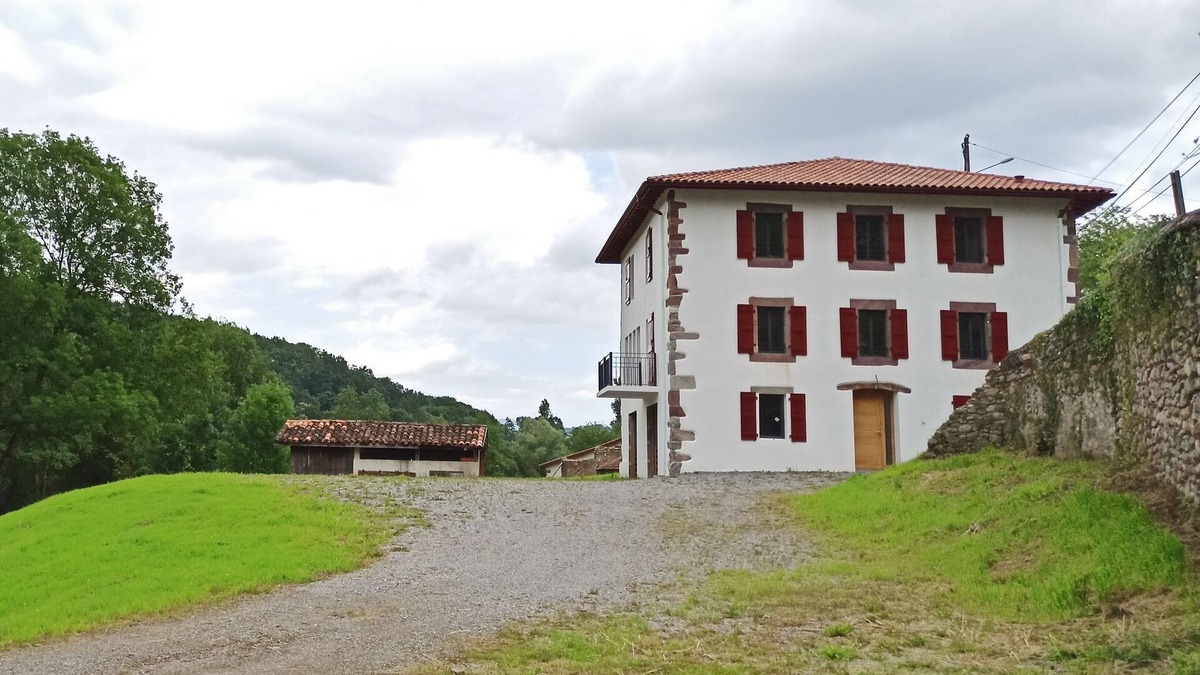 Uhart-Cize House | holiday home near St Jean Pied De Port