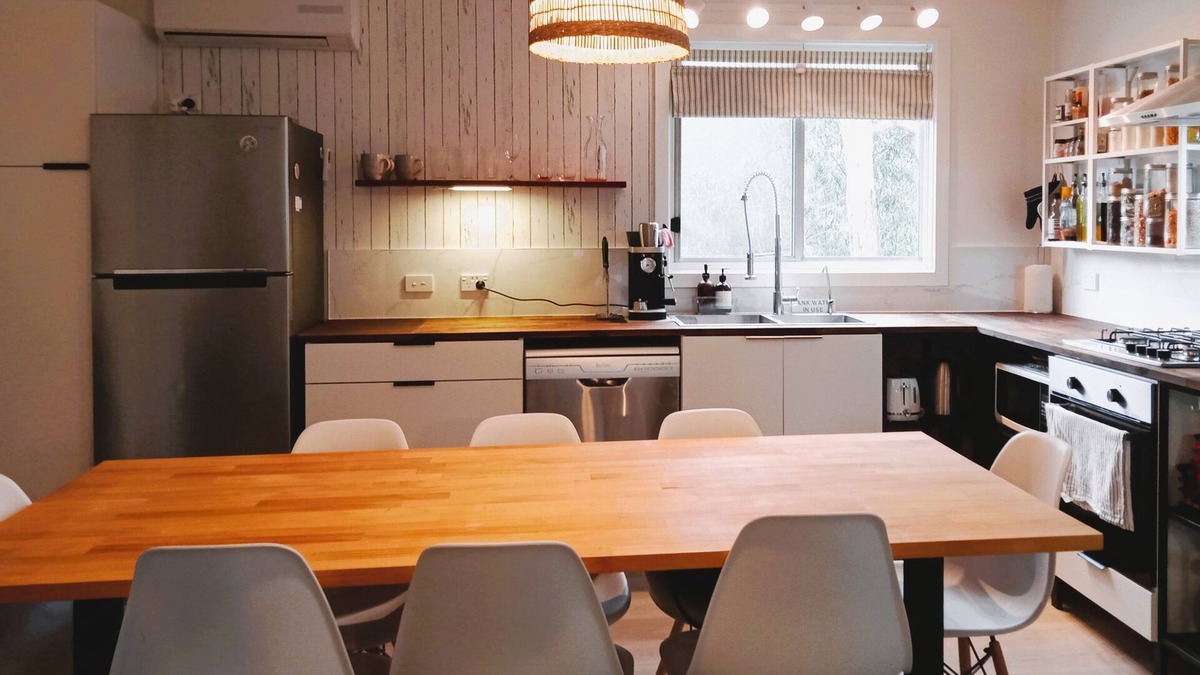 Loch Sport House | Holiday home nestled between the beach and the lake