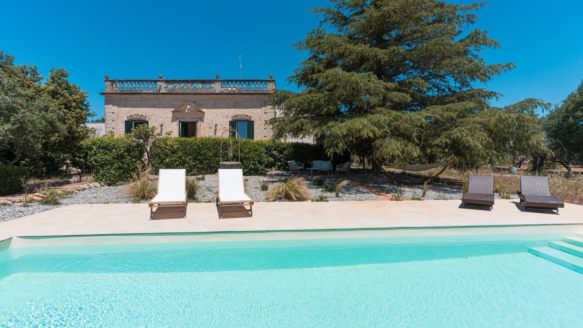 Fumarola House | Holiday Home 'New Villa Vittoria with Privatepool' with Private Pool, Wi-Fi and Air Conditioning