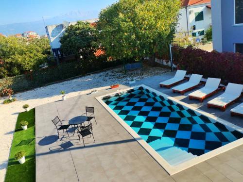 Slatine House | Holiday Home Nino with amazing swimming pool