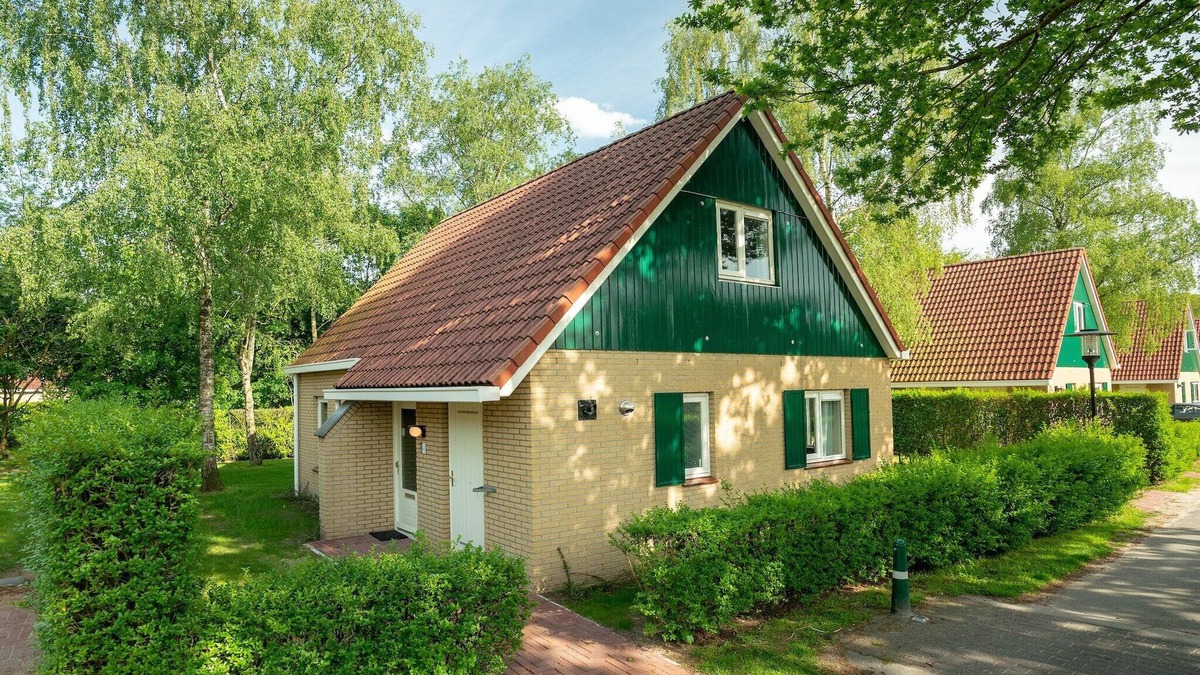 Diessen House | Holiday Home in Diessen near Green Park