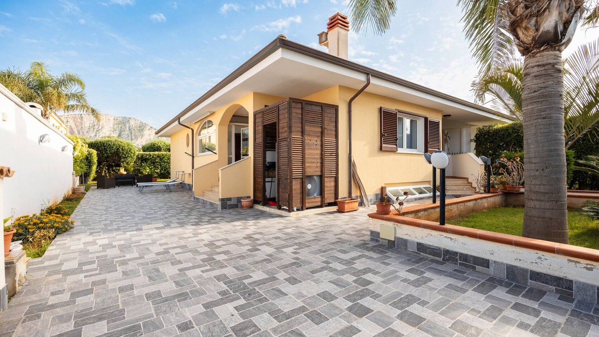 Carini House | Holiday Home 'Ohana' with Sea View, Wi-Fi and Air Conditioning