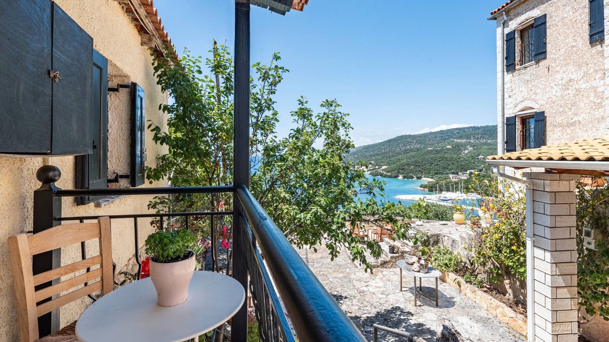 Sivota House | Holiday Home 'Old Manor Cottage House 4' with Sea View, Wi-Fi and Air Conditioning