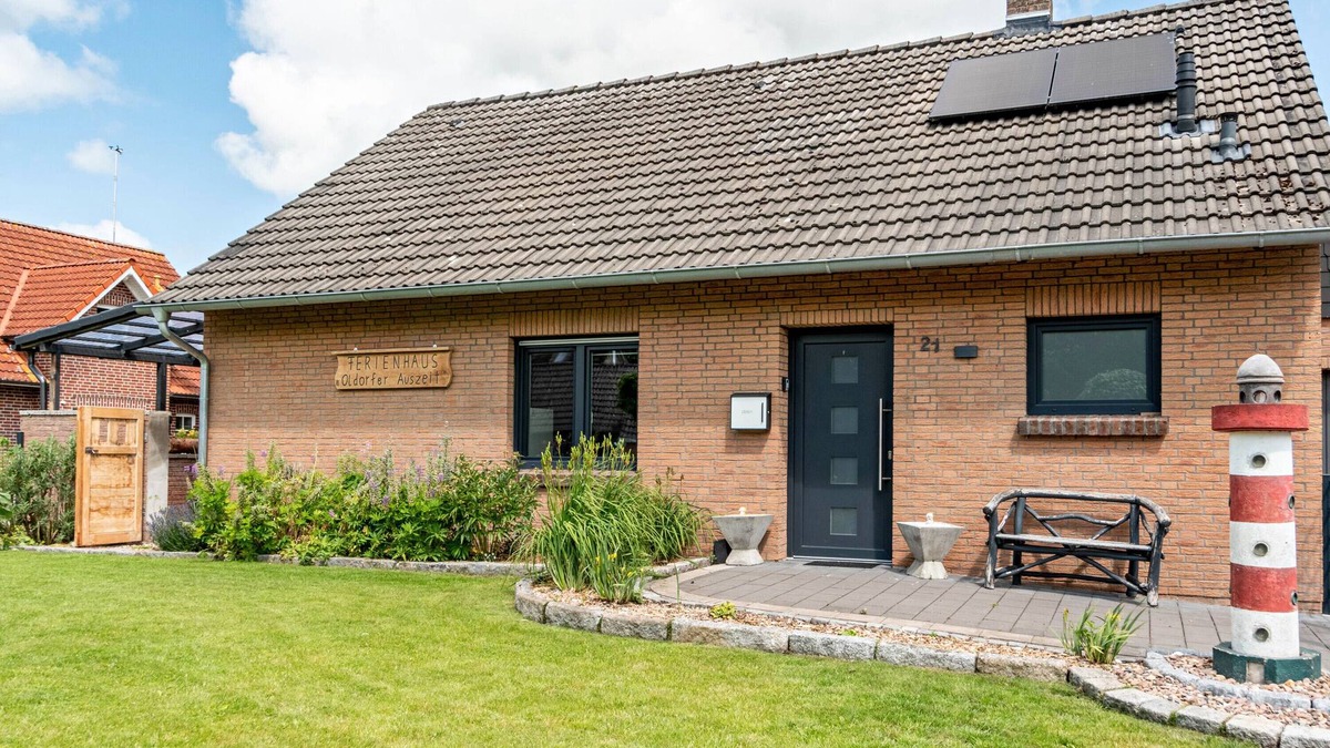 Wangerland House | Holiday Home 'Oldorfer Auszeit' with Private Terrace, Private Garden and Wi-Fi