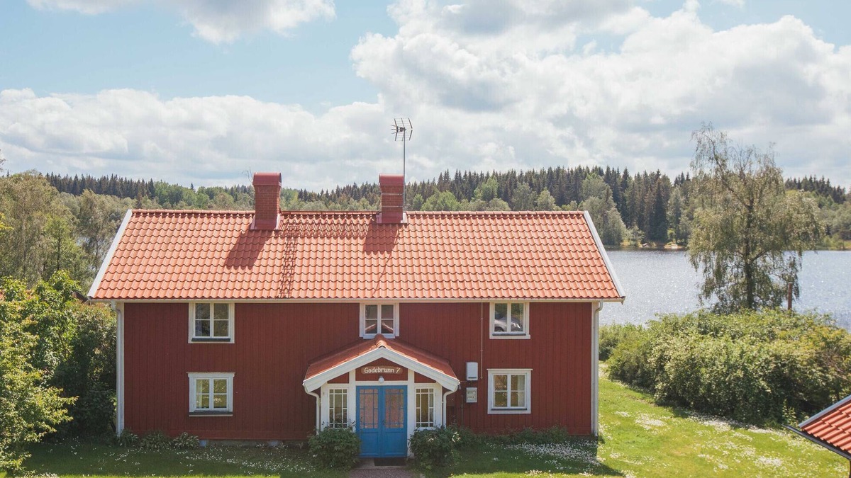 Granna Ski Chalet | Holiday home on a lake property with a own bathing area, jetty and sauna