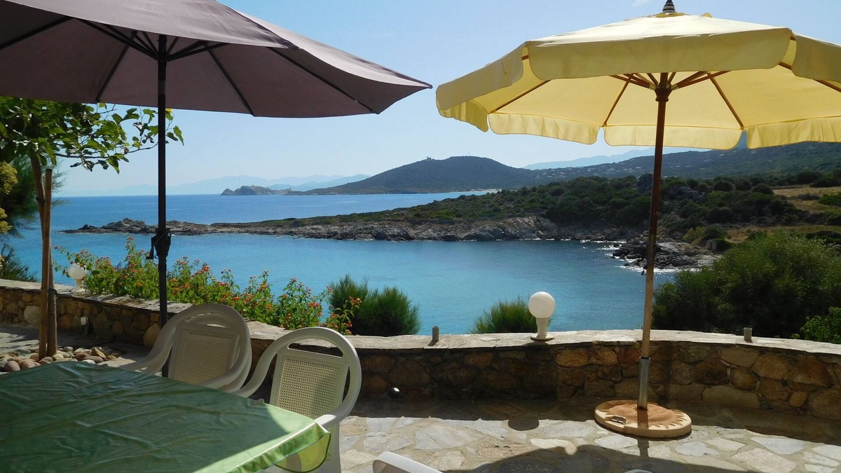 Marine de Davia House | Holiday home on a slope, sea property, beach with a wide view (40 m)
