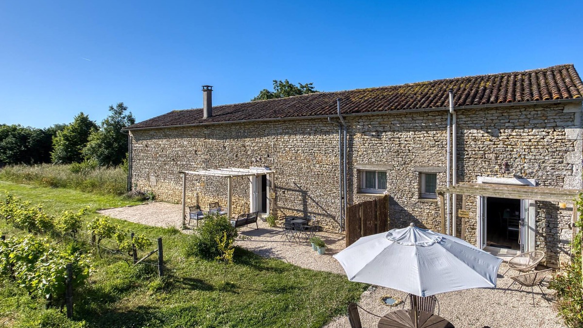 Savigne House | Holiday home on a vineyard