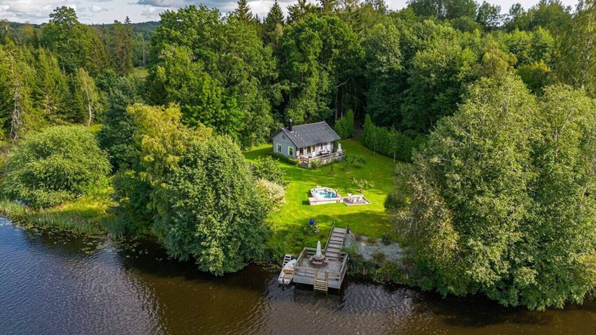 Kil House | Holiday home on a waterfront property in Alaska-like nature