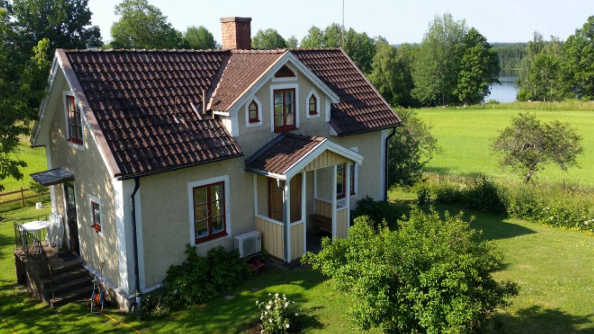 Osterbymo House | Holiday home on Lake Östra Lägern with private rowing boat