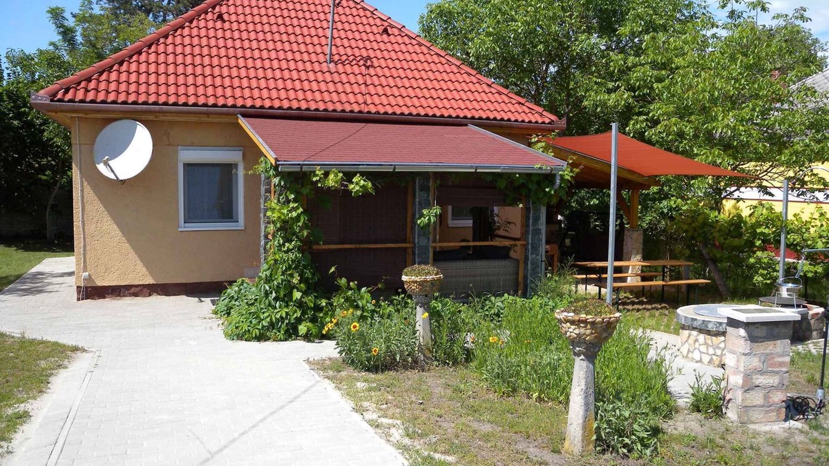 Fonyod House | Holiday home only 200 m from the beach