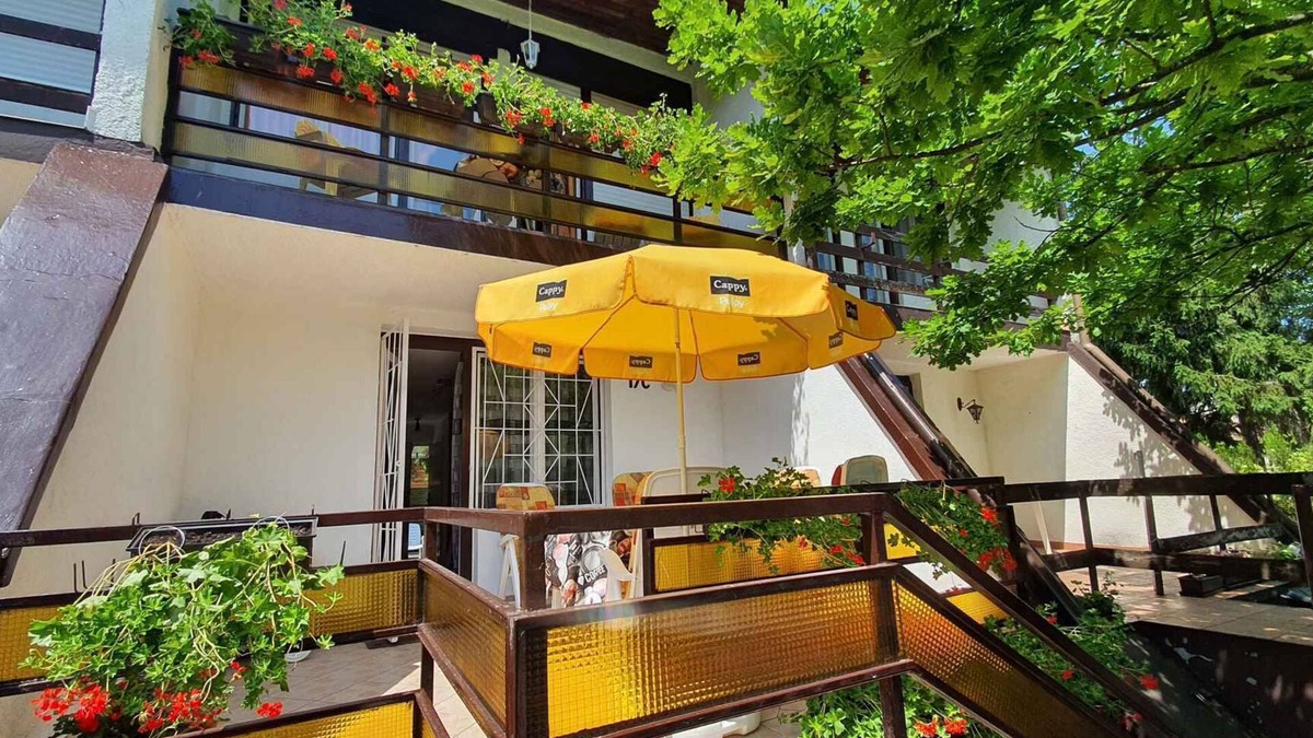 Zamardi House | Holiday home only 80 m from Lake Balaton