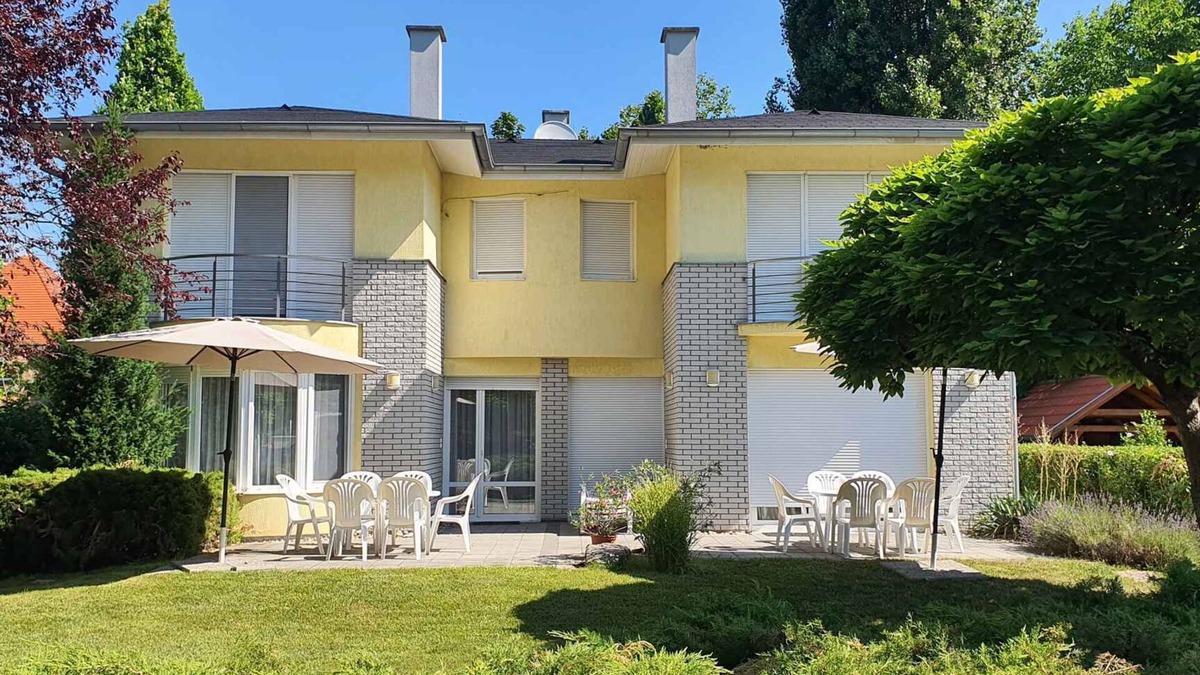 Szantod House | Holiday home only 80 m from the private beach, with a small boat and air conditioning