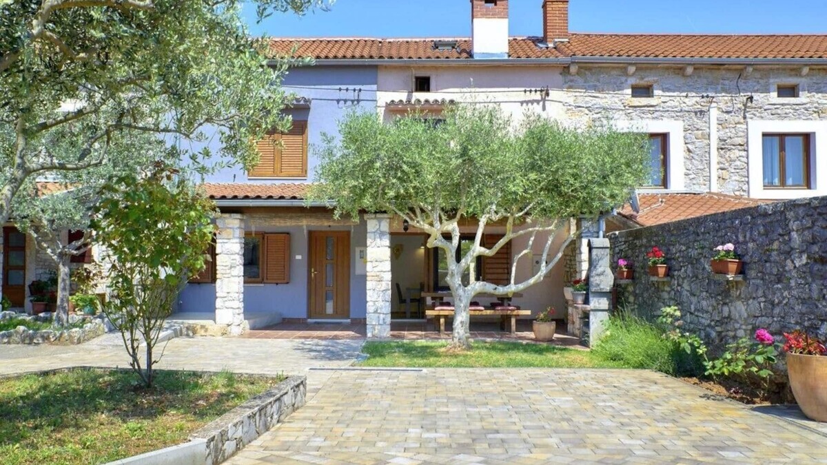 Orihi House | Holiday home Orihi * 2000 m2 fenced garden, covered terrace, BBQ