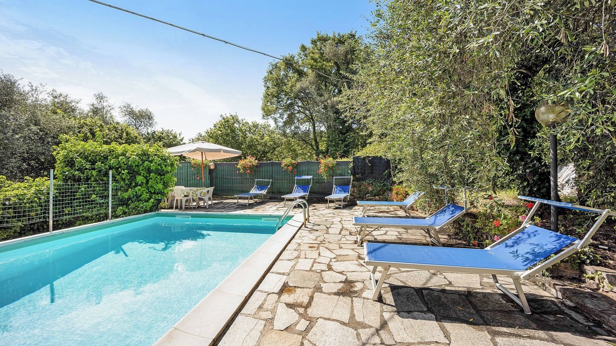 Bellissimi House | Holiday Home 'Paola E Del Poeta' with Shared Pool, Private Garden and Wi-Fi