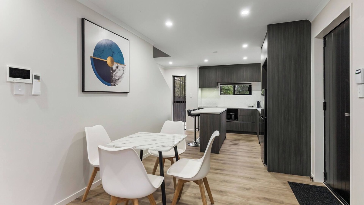 Papakura House | Holiday home Papakura - perfect for for short term rental or Holiday