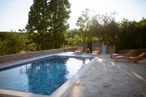 Imotski House | Holiday Home Pearl in Stone with Heated Pool