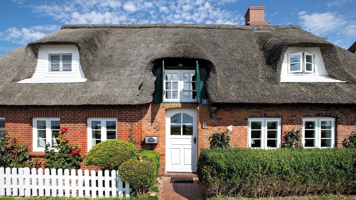 Ostersiel House | Holiday Home 'Pellworm-Kate' with Private Terrace, Private Garden and Wi-Fi