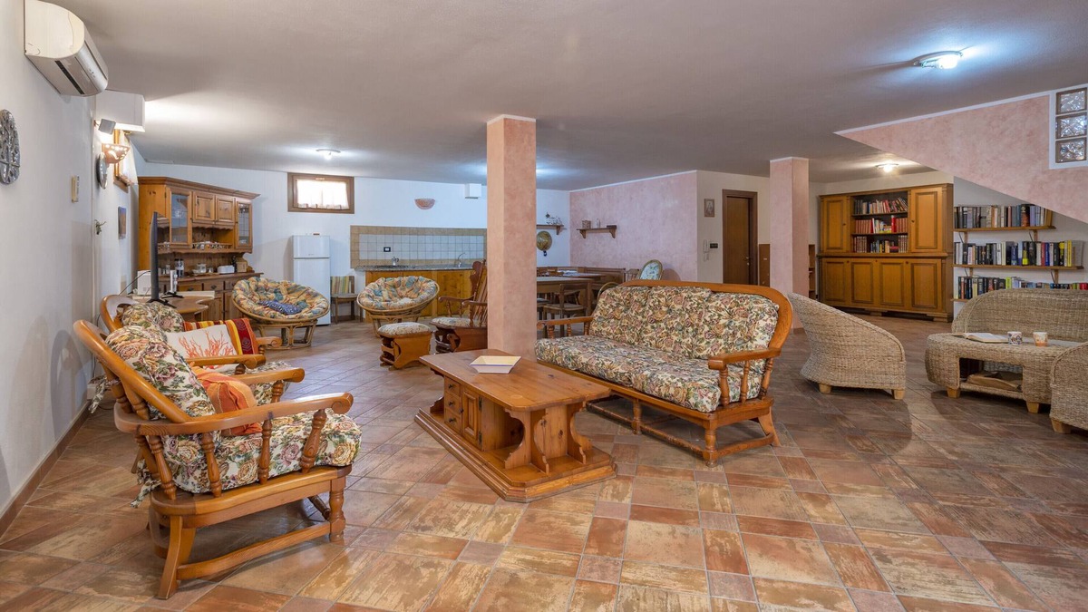 Serra li Pozzi House | Holiday Home "Pensione Incantevole Luminosissima" with A/C