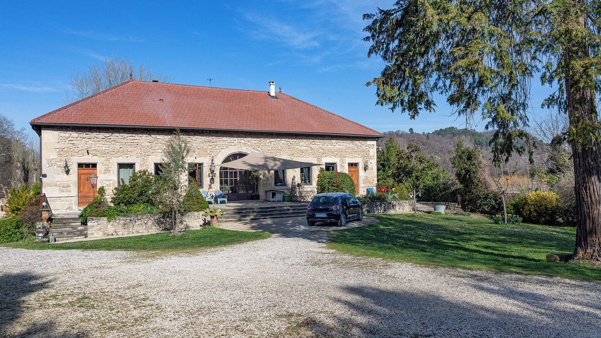 Peyrins House | Holiday Home 'Petit Gte De La Renaissante' with Private Terrace, Wi-Fi and Air Conditioning