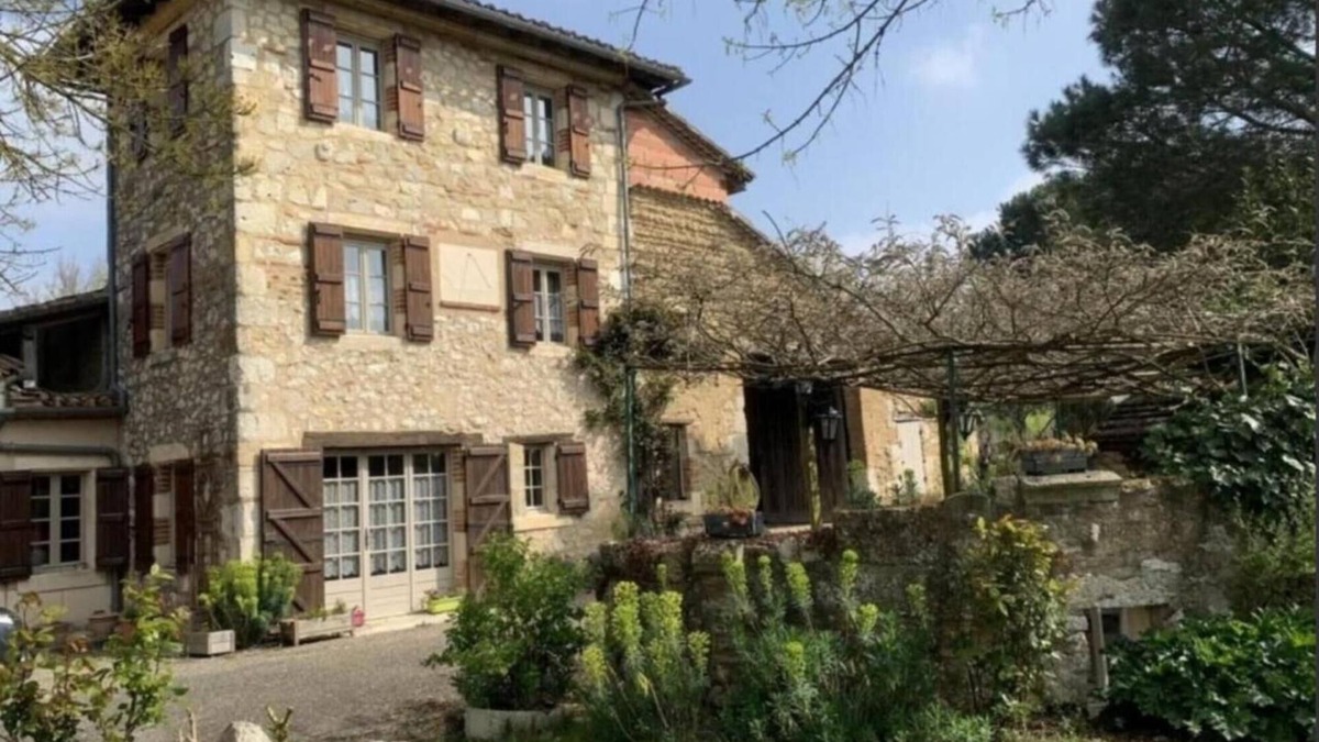 Sistels House | Holiday Home 'Pey Sud' with Mountain View, Private Terrace and Wi-Fi