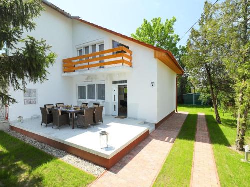 Balatonoszod House | Holiday Home Pixie by Interhome