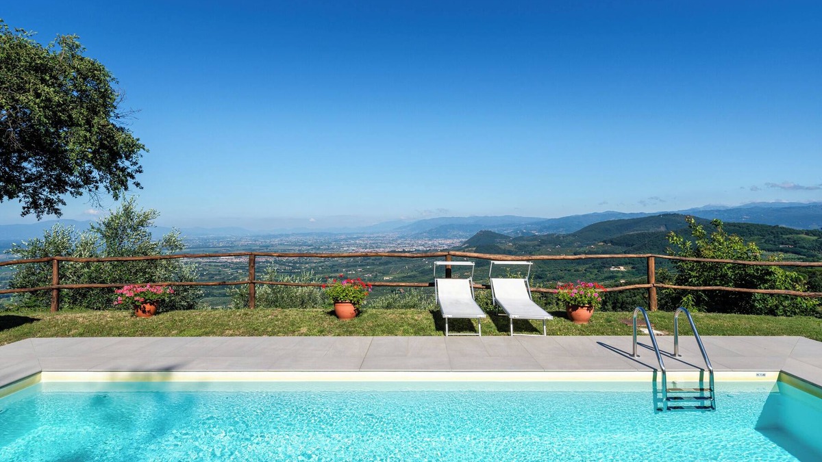 Giugnano House | Holiday Home 'Podere Calistri' with Mountain View, Wi-Fi and Air Conditioning