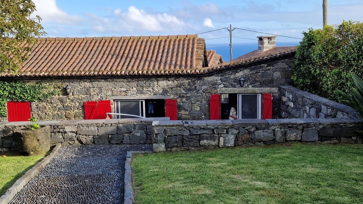 Vila Franca do Campo House | Holiday Home 'Ponta Da Amora' with Sea View, Wi-Fi and Air Conditioning