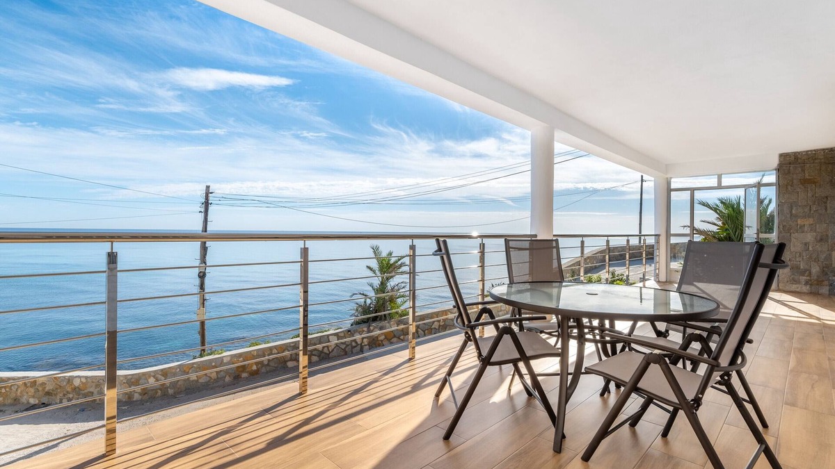 Torrevieja House | Holiday Home 'Posidonia' with Sea View, Private Terrace and Wi-Fi