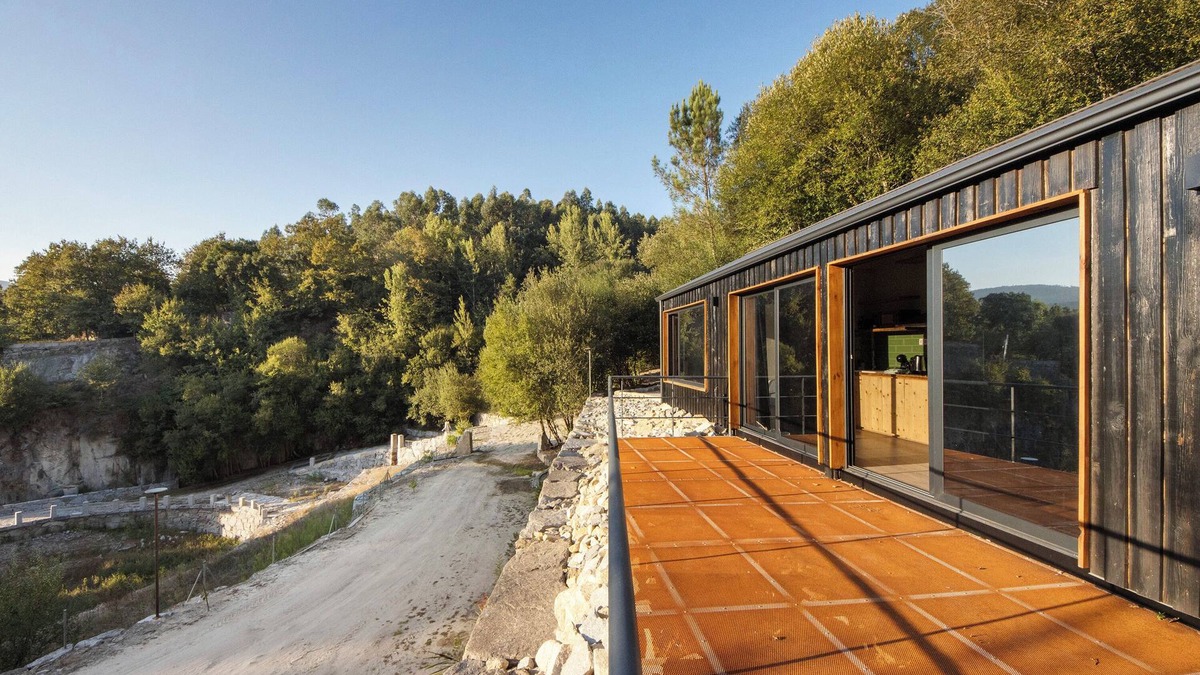Marco de Canaveses Villa | Holiday Home 'Nature Stone and Villas - Casa 4' Mountain View, Private Terrace and Air Conditioning