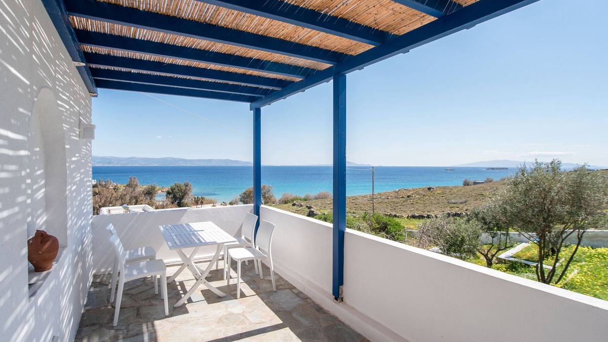 Logaras House | Holiday Home 'Punda Beach Seaside Retreat' with Sea View, Wi-Fi and Air Conditioning