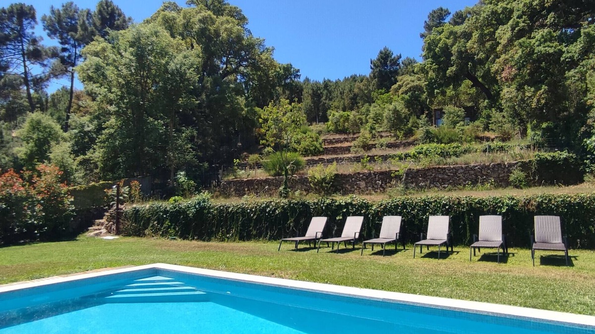 Casas Novas House | Holiday Home 'Purpaixao Country Houses' with Mountain View, Wi-Fi and Air Conditioning