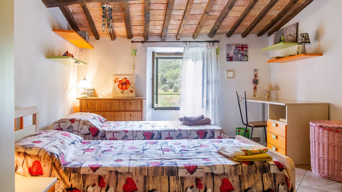 Roccastrada House | Holiday Home 'Querciagrossa Da Dora' with Private Pool, Private Terrace and Wi-Fi