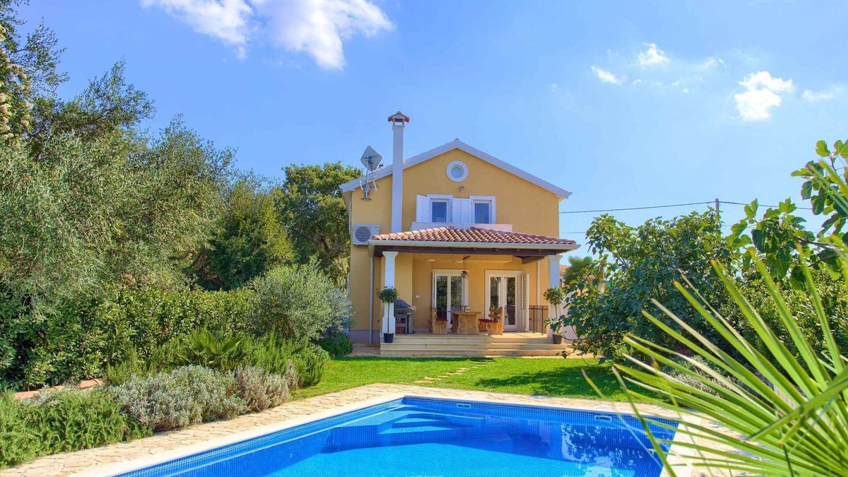 Milovcici House | Holiday home quiet place with pool
