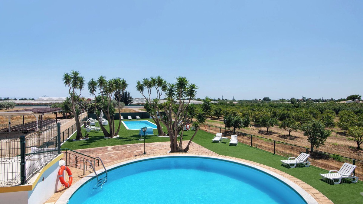 Luz de Tavira House | Holiday Home 'Quinta Alegre Tavira T2' with Shared Pool, Wi-Fi and Air Conditioning