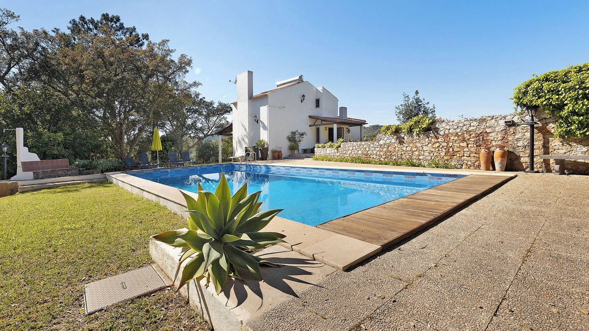 Vila Nogueira de Azeitao House | Holiday Home 'Quinta La Rabide' with Mountain View, Wi-Fi and Air Conditioning